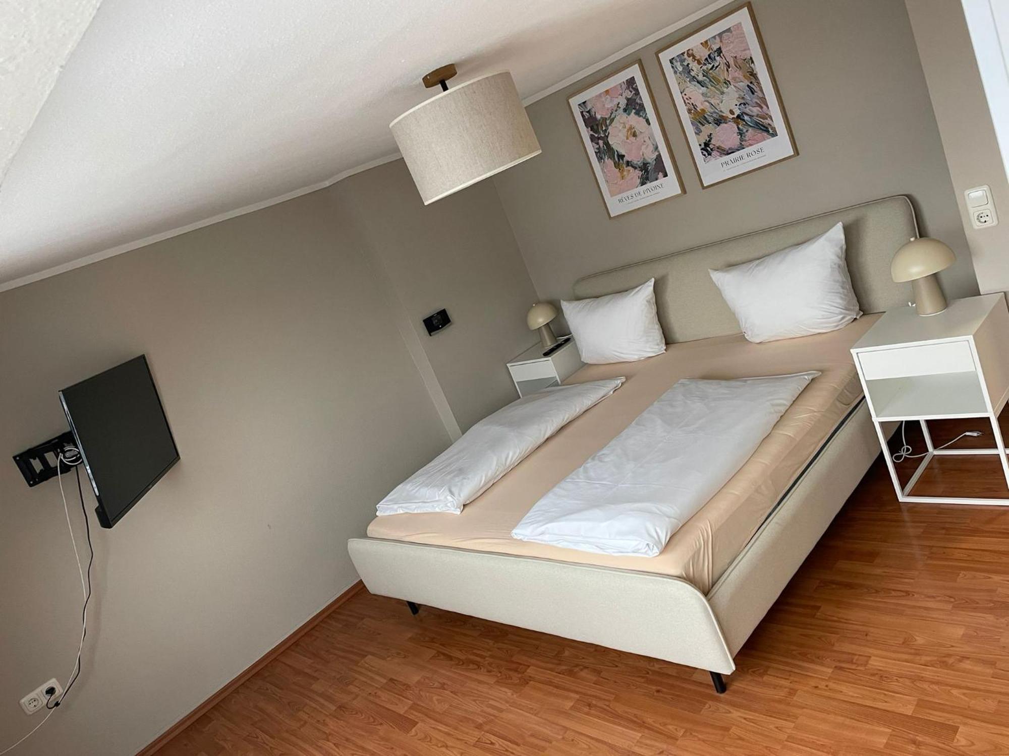 Moderne Dachgeschosswohnung Mit 2 Schlafzimmern Apartment *