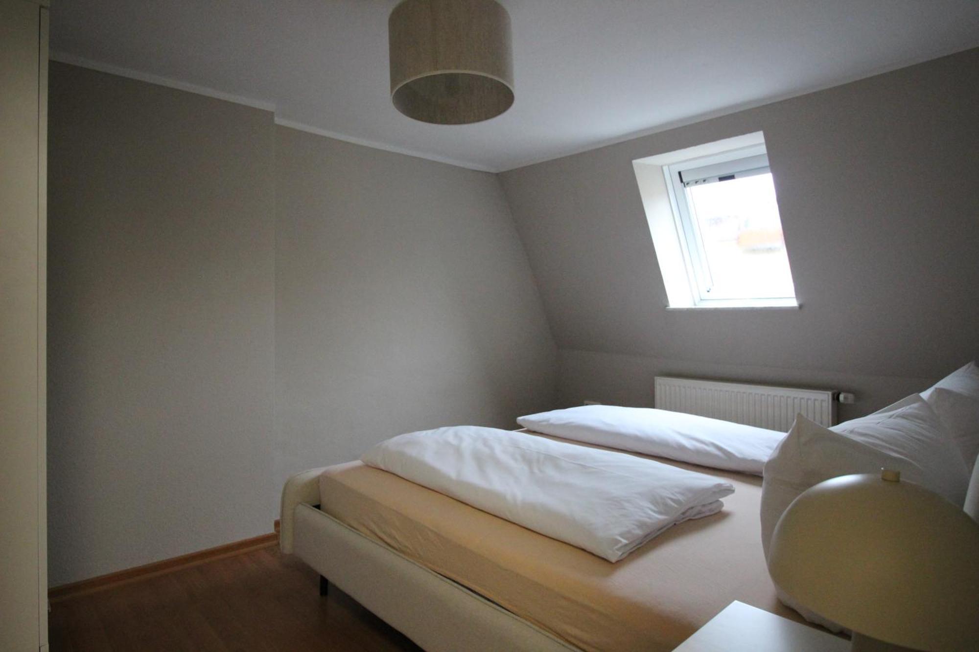Moderne Dachgeschosswohnung Mit 2 Schlafzimmern Apartment *